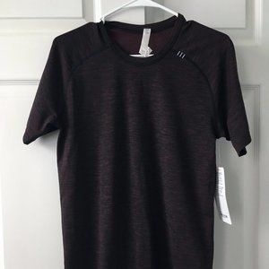Lululemon Mens Metal Vent T Shirt Size Small NWT